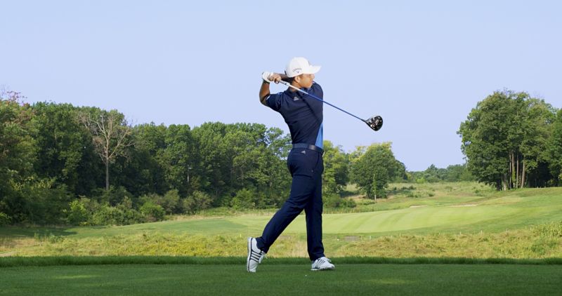 Thực hiện đúng kỹ thuật swing gậy sắt sẽ giúp golfer nâng cao hiệu suất mỗi cú đánh
