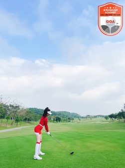 Golfer có thể đạt được khoảng cách đánh tối đa khi sử dụng gậy gỗ