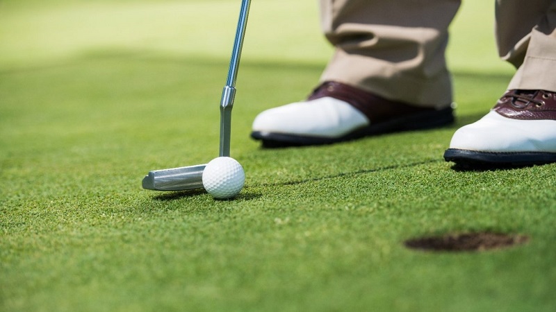 Golfer lưu ý setup tư thế putting chuẩn nhất, cho cú đánh chính xác