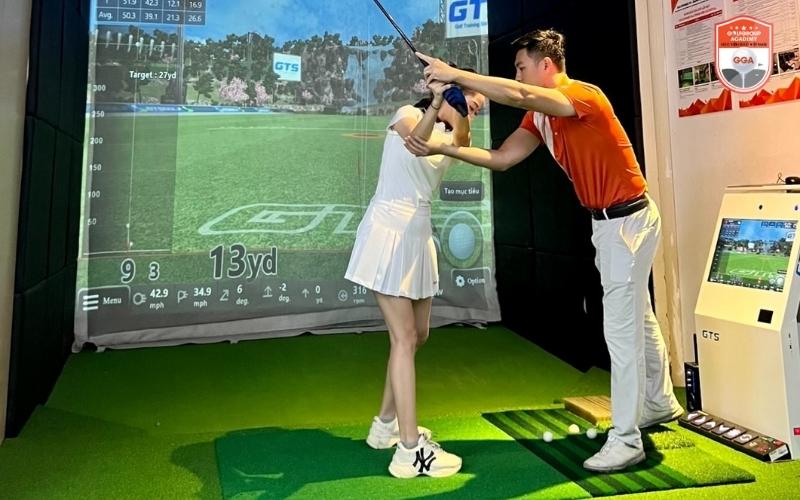 Phương pháp khác được nhiều golfer Quảng Ninh yêu thích đó là đánh golf tại phòng golf 3D