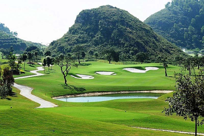 Tổng thể sân golf được thiết kế với 36 lỗ đạt tiêu chuẩn quốc tế