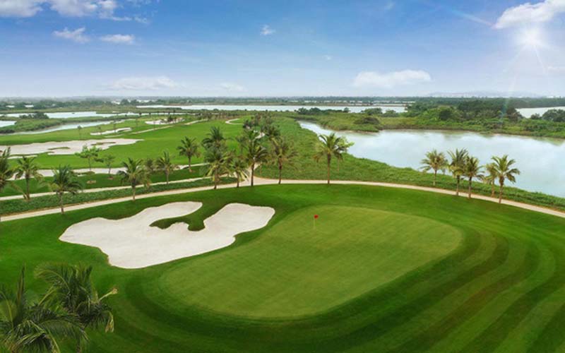 Sân golf sở hữu thiết kế ấn tượng với những đường golf uốn lượn