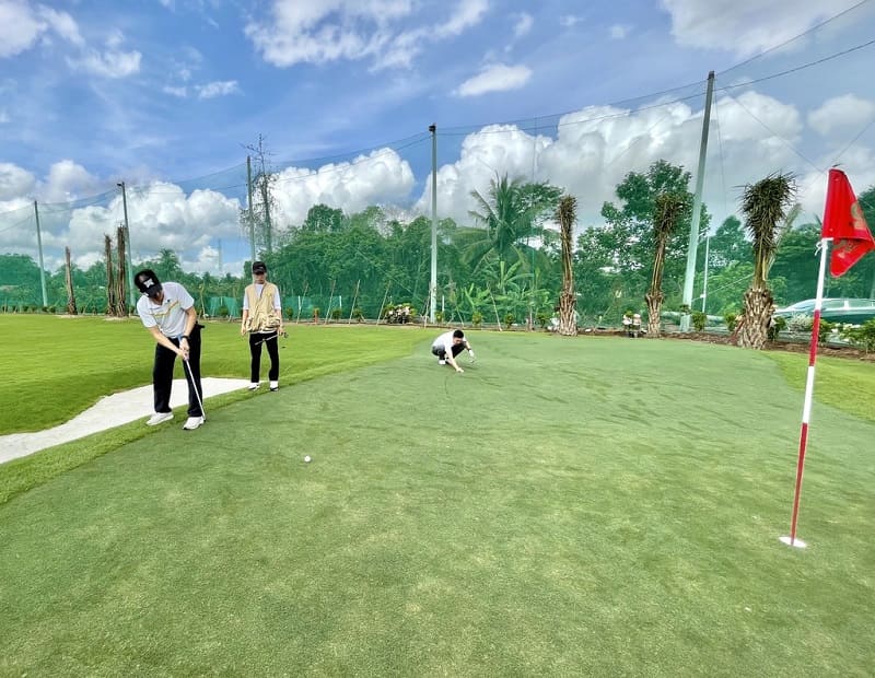 Sân Sonadezi giúp đáp ứng nhu cầu tập luyện của đông đảo golfer