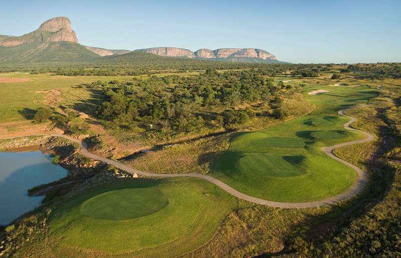 Với quang cảnh hòa hợp với thiên nhiên, golf thủ không nên bỏ qua sân golf này