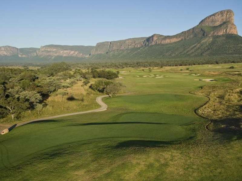 Legend Golf & Safari Signature Course gây ấn tượng với thiết kế "kỳ quặc"