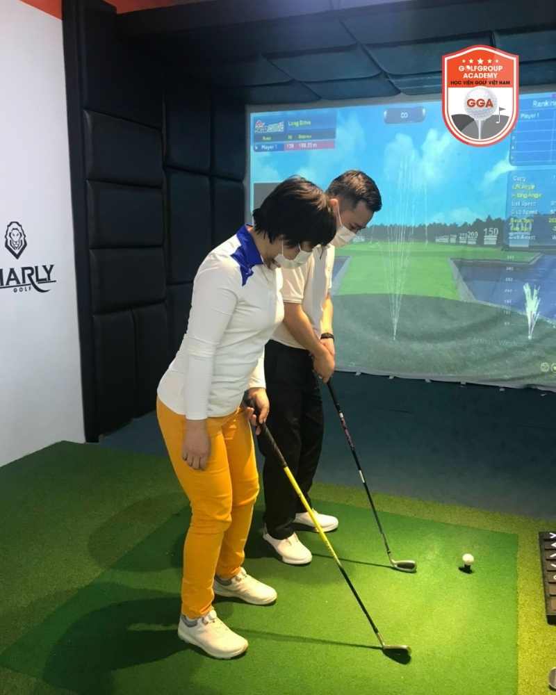 Ngoài những giờ đánh golf trên sân, học viện GGA sẽ kết hợp học đánh golf ở phòng 3D