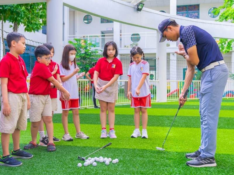 GolfGroup Academy tổ chức trải nghiệm golf tại trường