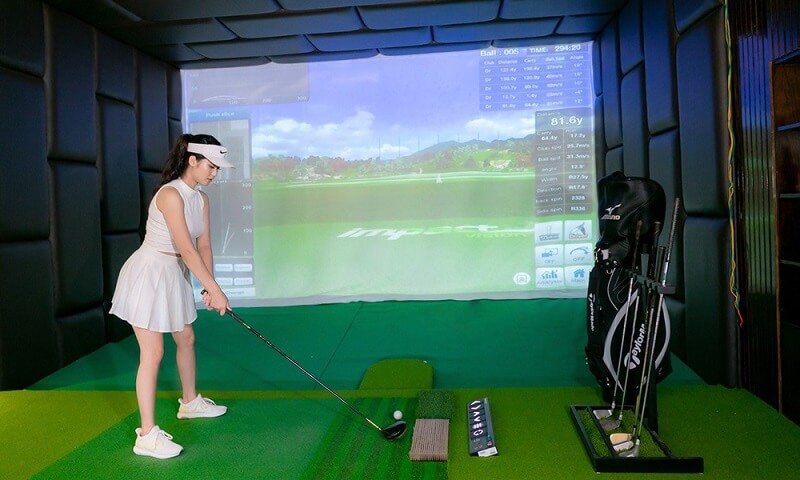 Golfer theo học tại IGA sẽ có những buổi đánh tại phòng 3D hiện đại