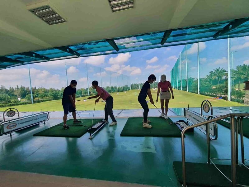 Tại học viện GolfGroup Academy gây ấn tượng với hệ thống bài giảng được biên soạn chuẩn quốc tế