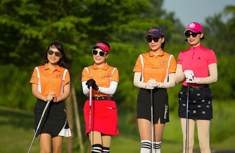 Chọn mua áo golf có cổ để tôn lên nét đẹp dịu dàng, thanh lịch cho golfer nữ
