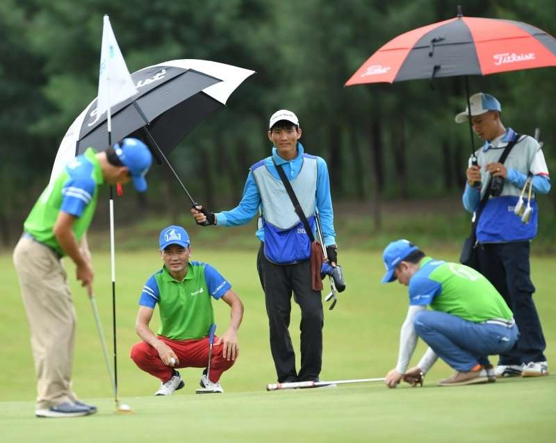 Dù golf giúp chống nắng và bảo vệ sức khỏe của golfer khi ra sân