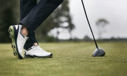 Giày golf là phụ kiện quan trọng không thể thiếu với golfer khi ra sân
