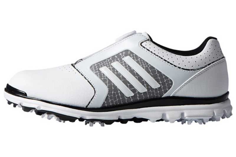 Golfer nên chọn giày gôn có đế đinh hybrid hoặc giày đế mềm
