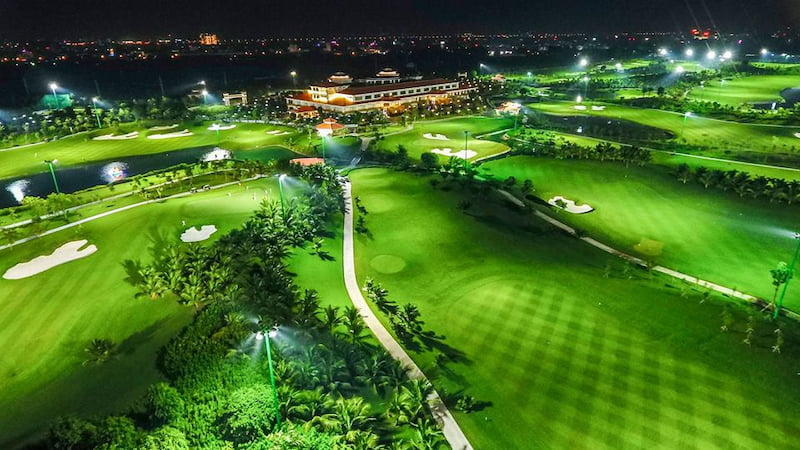 Sân golf Long Biên được trang bị đầy đủ cơ sở vật chất