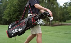 Túi đựng gậy golf là vật dụng quan trọng và cần thiết với mọi golfer khi lên sân