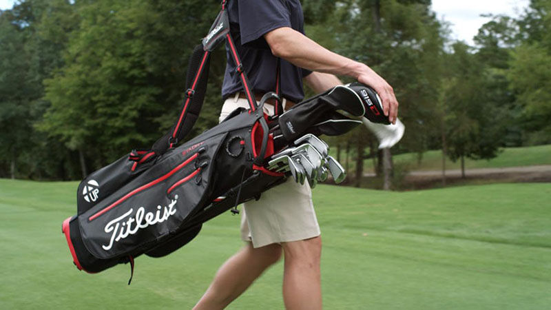 Túi đựng gậy golf là vật dụng quan trọng và cần thiết với mọi golfer khi lên sân