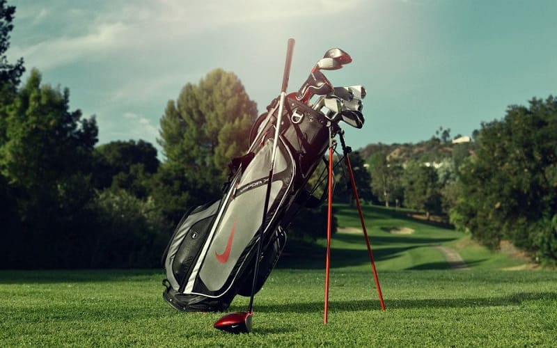 Túi gậy cũng là phụ kiện giúp golfer định hình và khẳng định phong cách thời trang cá nhân