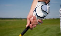 Golfer sẽ có cảm giác thoải mái, tự nhiên nhất khi cầm gậy đúng cách