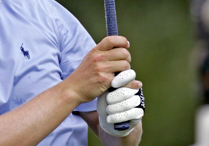 Đây là kiểu cầm thích hợp với golfer có bàn tay nhỏ, dày
