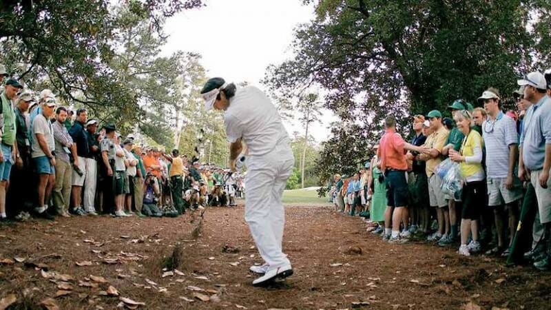 Pha bóng "đỉnh cao" của golfer Bubba Watson tại giải Master 2012