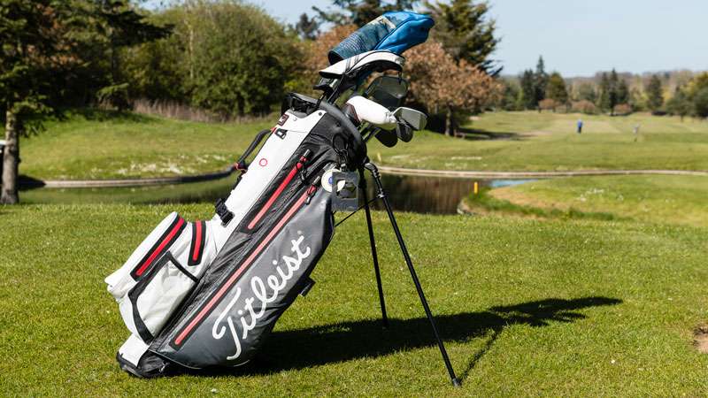 Titleist cho ra mắt nhiều loại túi gôn nên golfer có thể thoải mái lựa chọn những mẫu túi phù hợp với bản thân