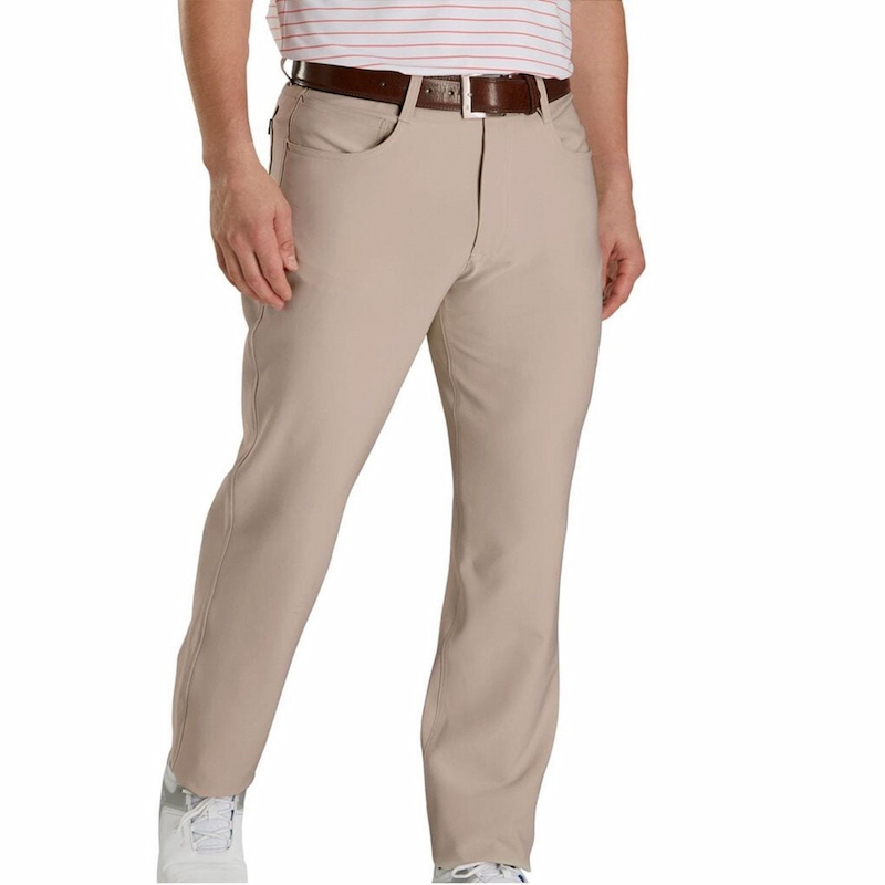 Quần golf Footjoy Performance màu nâu được nhiều golfer yêu thích sử dụng