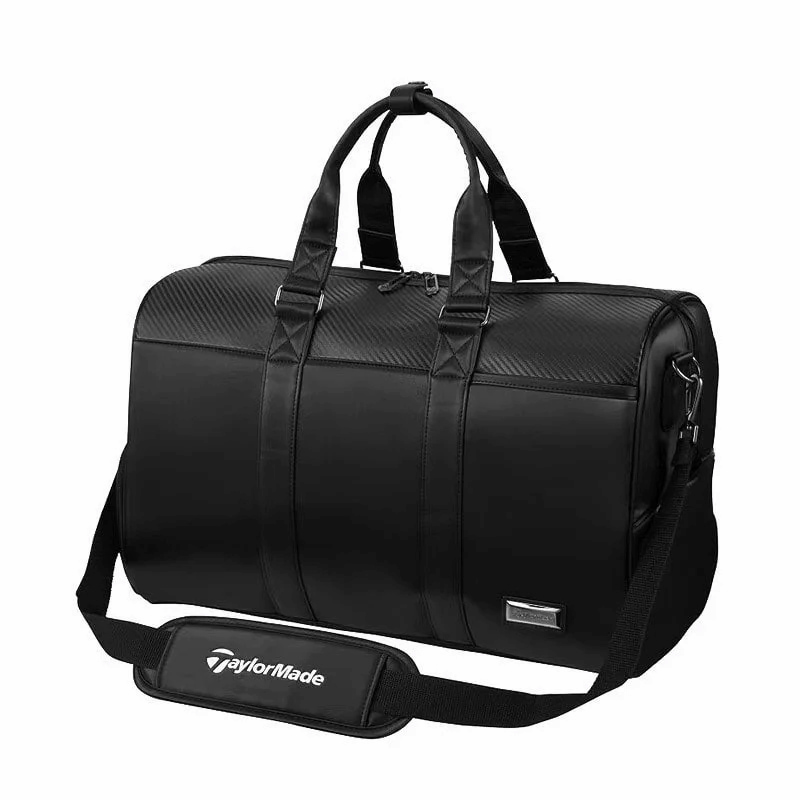 Túi đựng quần áo golf TDQA06 có trọng lượng siêu nhẹ giúp golfer có thể dễ dàng mang vác và di chuyển