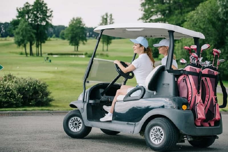 Giá xe điện sân golf dao động từ 100 triệu đến 170 triệu đồng/xe