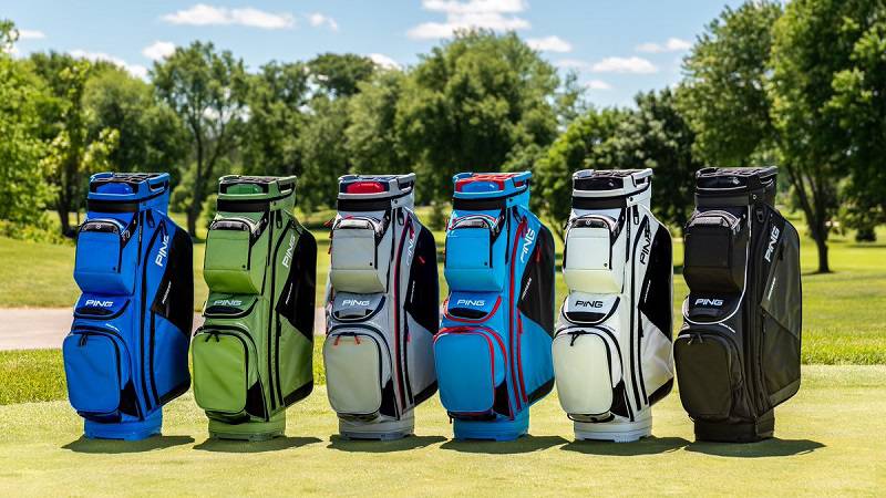 Xếp gậy golf vào túi ngăn nắp để golfer dễ dàng lấy và sử dụng