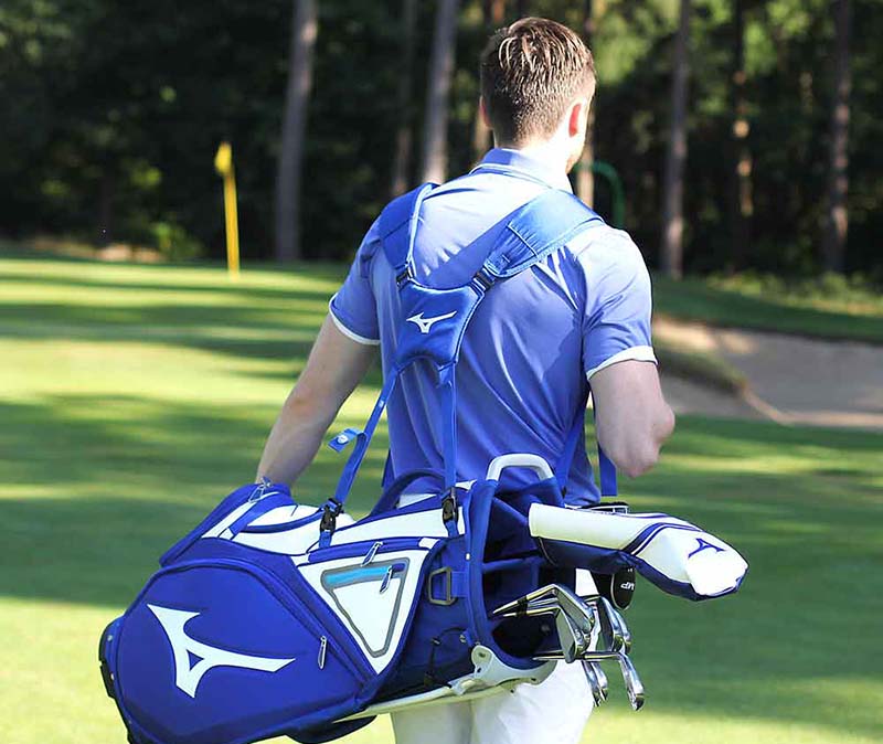 Túi đựng gậy golf bao gồm nhiều ngăn để golfer dễ dàng bảo quản dụng cụ chơi golf