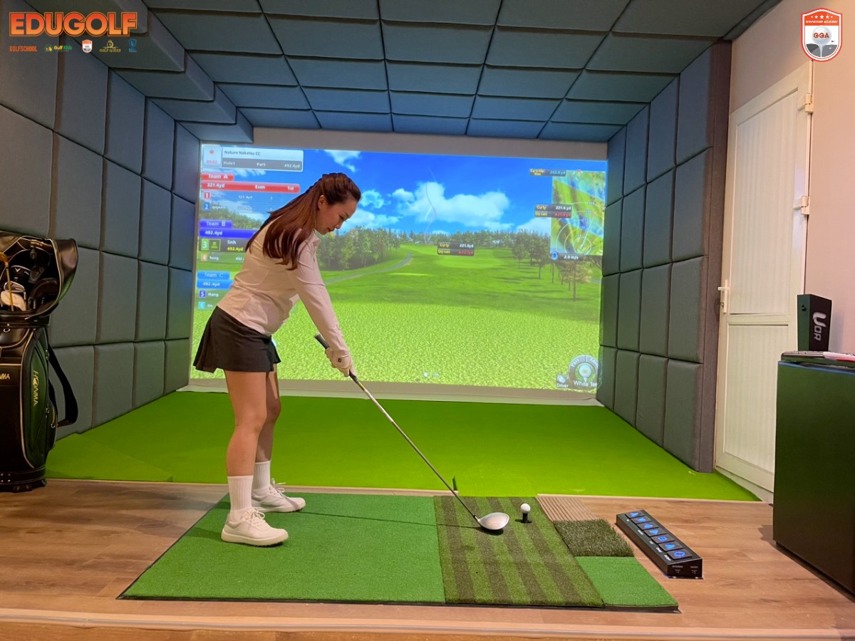 Học viên tại Edugolf được tập luyện tại các phòng golf 3D cao cấp