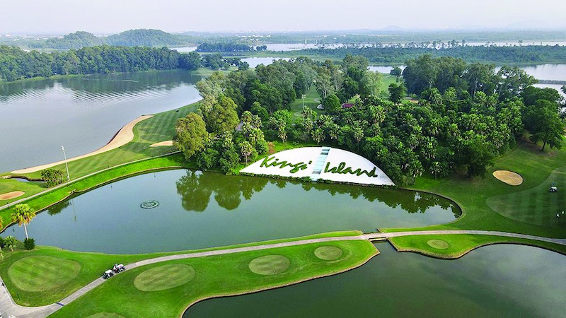 Sân golf Đồng Mô có diện tích rộng lớn