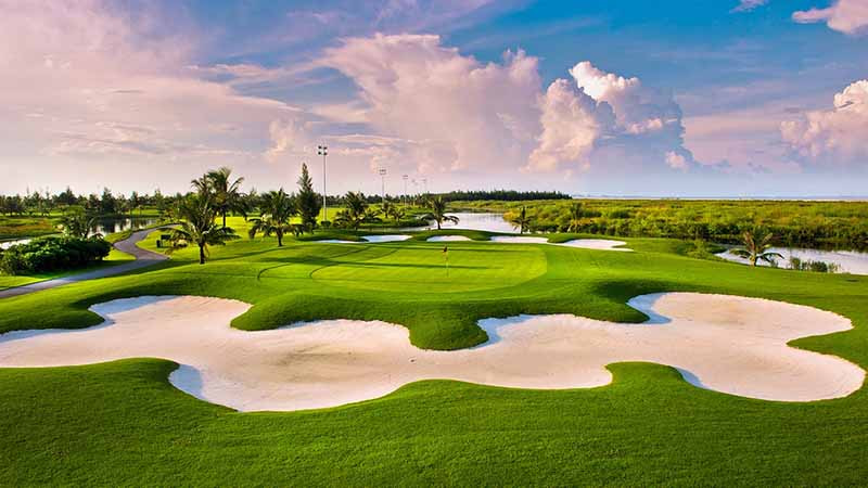 Sân golf BRG Legend Hill Golf Resort có thiết kế hiện đại, mang đến cho golfer trải nghiệm thú vị nhất