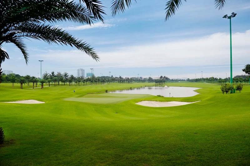 Sân golf Vân Trì thu hút nhiều golfer đến trải nghiệm đánh bóng
