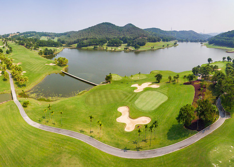 Sân golf Đại Lải được thiết kế theo tiêu chuẩn quốc tế với 27 hố