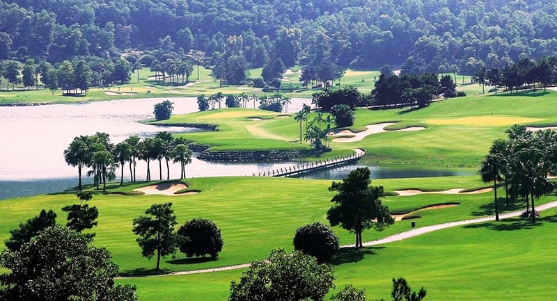 Sân golf Đồng Mô có thiết kế gồm 36 hố