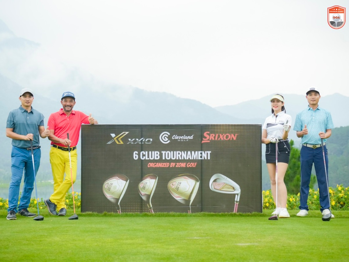 HLV Nguyễn Hữu Hoan đang đứng các lớp đào tạo golf tại GGA