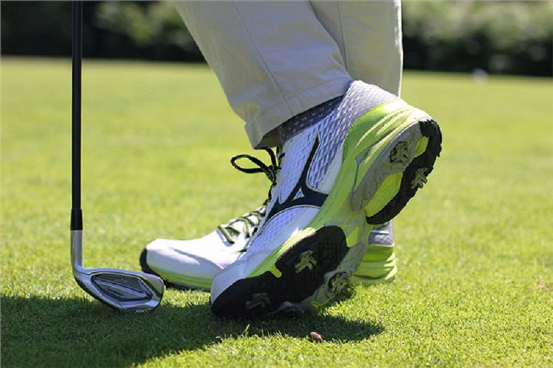 Giày golf Mizuno có độ bền cao, đảm bảo mềm mại khi sử dụng