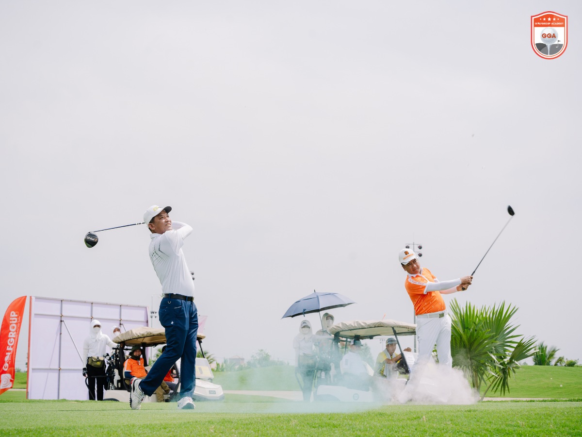 Luyện tập chơi golf thường xuyên để cải thiện trình độ