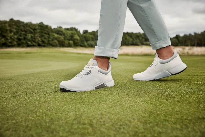 Giày golf Ecco nam có thiết kế vừa vặn với bàn chân của golfer