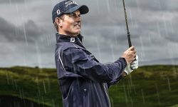 Quần áo mưa Footjoy được may 2 lớp để giữ ấm cho cơ thể golfer