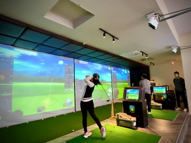 Golfer nên tham khảo ý kiến từ các chuyên gia trước khi lựa chọn gói lắp đặt phòng golf 3D