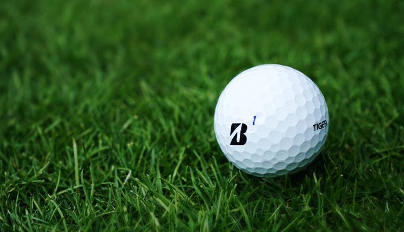 Bóng golf mang thương hiệu Bridgestone giúp người chơi kiểm soát tối đa độ xoáy