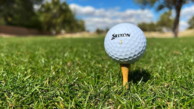Bóng golf Srixon vừa mềm mại, vừa có độ bền cao