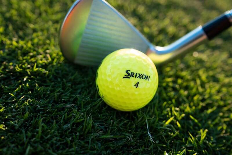 Những trái bóng nhiều màu rất dễ nhận diện trên sân golf