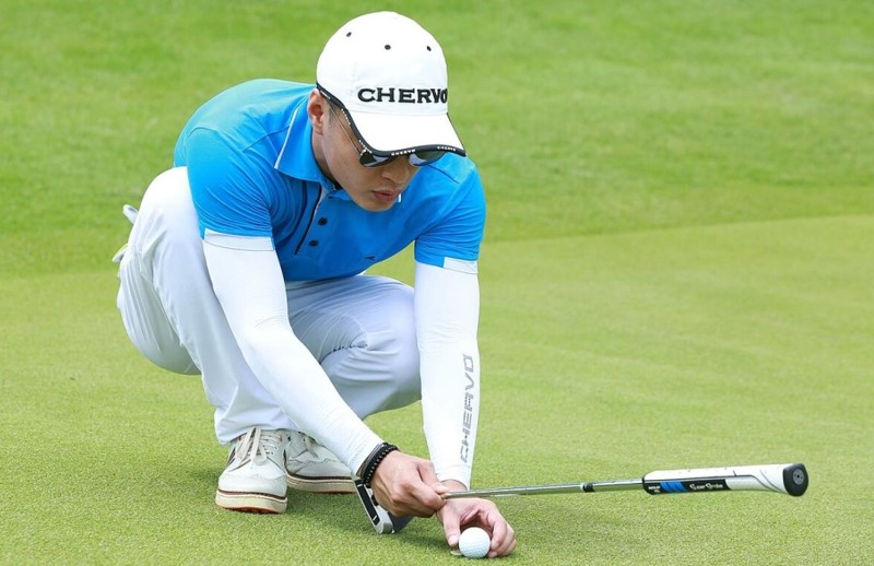 Áo golf nam Chervo Alberigo sở hữu ưu điểm về cả thiết kế và chất liệu