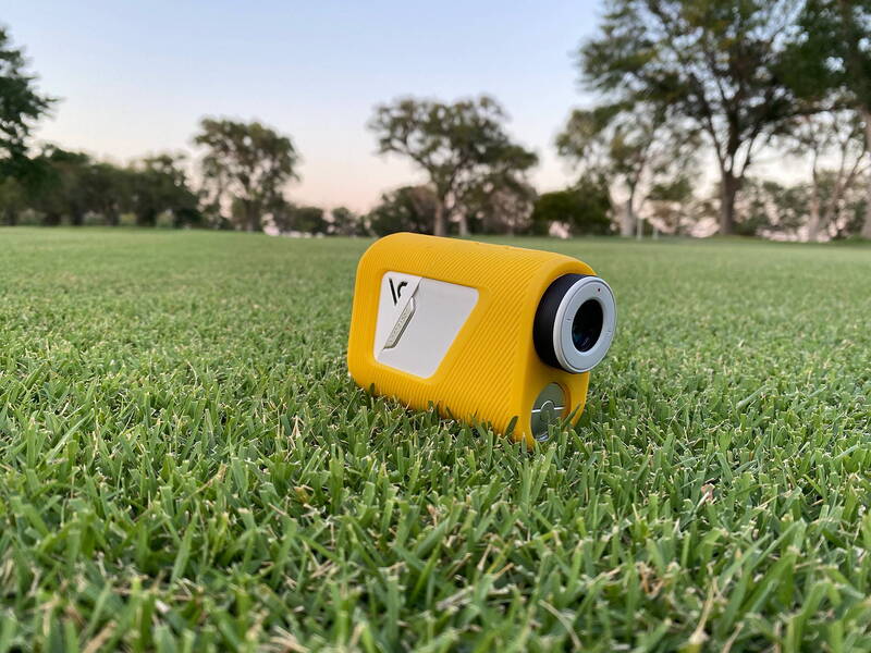 Máy đo khoảng cách Voice Caddie TL1 được nhiều golfer yêu thích