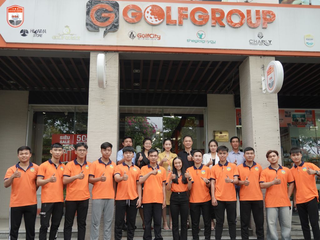 Đoàn sinh viên khoa Quản lý TDTT - Đại học HUTECH tham quan thực tế HST GolfGroup