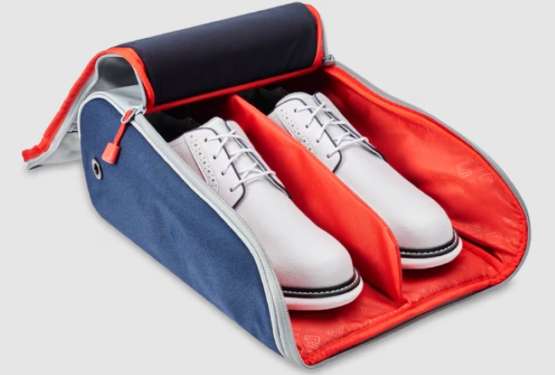 Ngăn đựng giày của túi FootJoy 31557 được có ngăn chia tách biệt hai chiếc giày