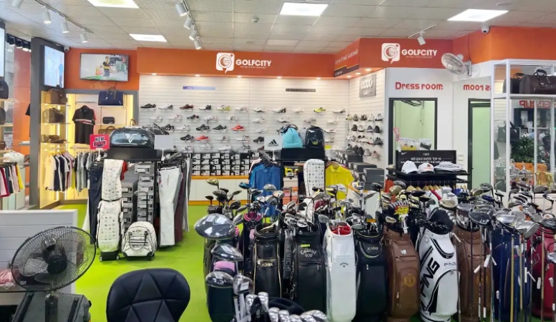 Golfer sẽ đọc stylist chuyên nghiệp của GolfCity hỗ trợ chọn item phù hợp